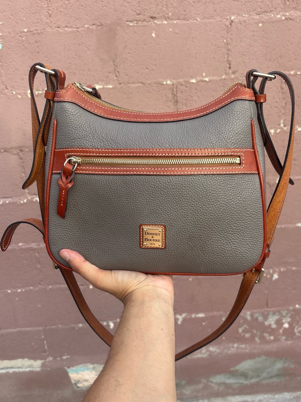 Dooney & Bourke Pebble Grain Presley
Crossbody